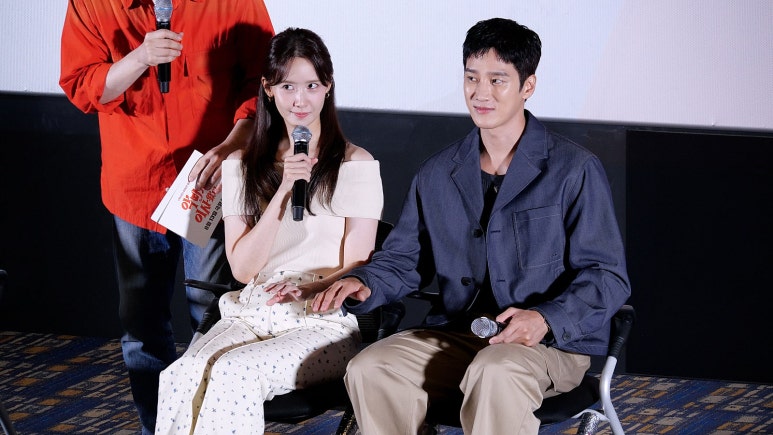 YoonA and Ahn Bo Hyun in front of fans during Pretty Crazy’s box office comeback celebration event
