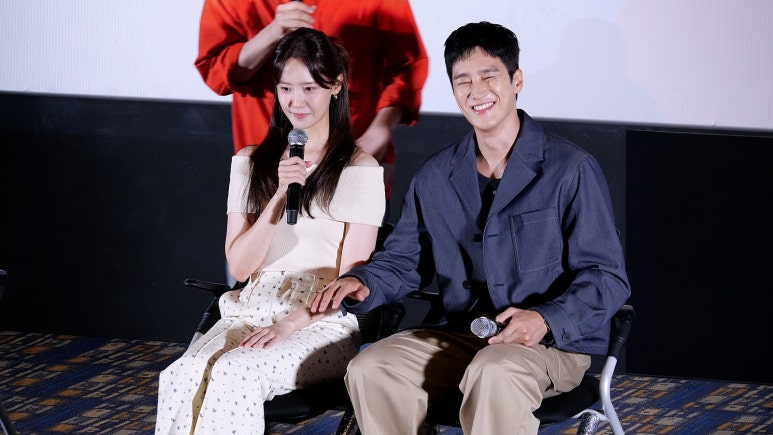 YoonA and Ahn Bo Hyun touch hands during Pretty Crazy stage event, reinforcing buzz around their box office comeback