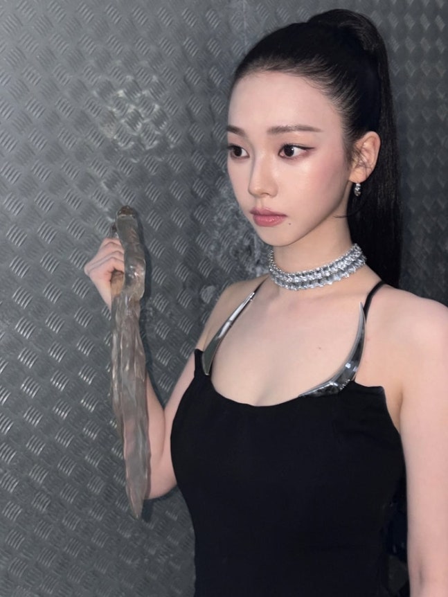 Karina stands poised in black dress, symbolizing strength amid aespa lightstick scandal storm