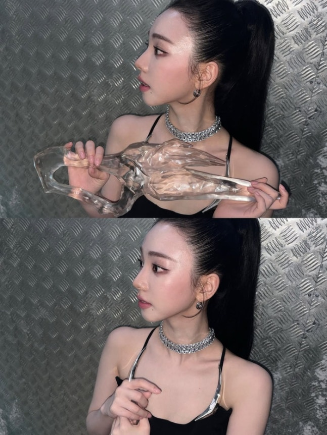 aespa’s Karina glares powerfully with trophy as fans protest lightstick scandal