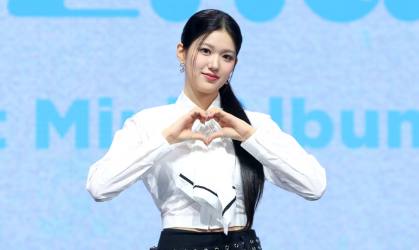 Yoon Ji Yoon leaves izna – heart gesture during showcase in white blouse