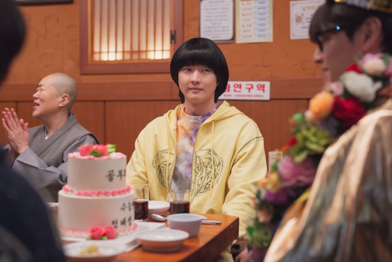 Kang Young Seok as Geum Bok at a restaurant celebration scene in The First Ride