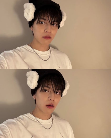 Stray Kids member casual selfie celebrating Billboard 200 record