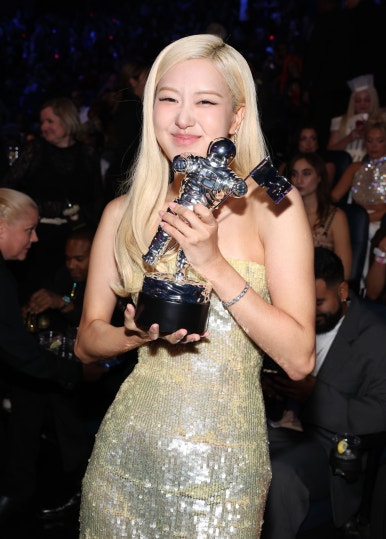 Rosé smiling and holding the Song of the Year trophy during Rosé MTV VMAs 2025 ceremony