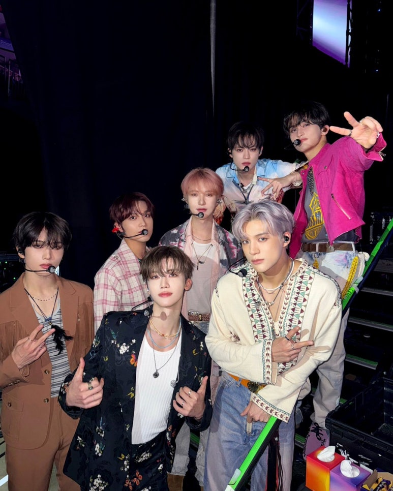 NCT DREAM Beat It Up teaser intense backstage performance photo with all 7 members before stage entry