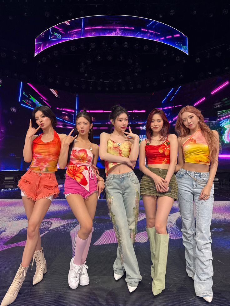 Tunnel Vision ITZY comeback tropical summer style with floral tops and retro jeans