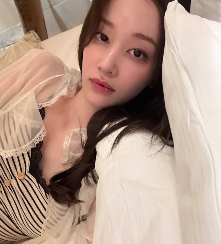 Jeon Jong-seo shares a soft behind-the-scenes selfie — adding depth to the Project Y win story