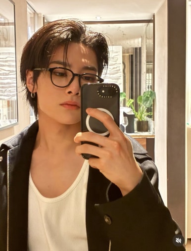 Stray Kids ‘DO IT’ teaser selfie with glasses and white tank top in urban lighting