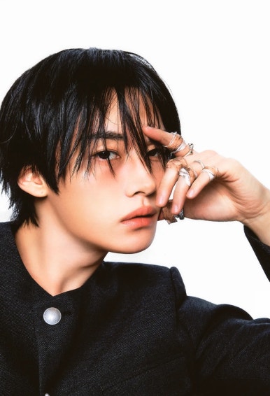 Stray Kids DO IT teaser photo featuring sleek black outfit and silver jewelry