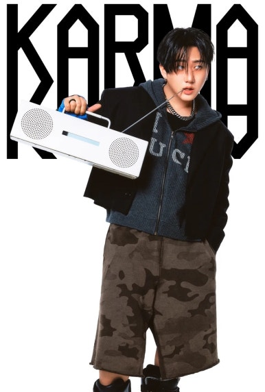 Stray Kids ‘KARMA’ teaser with oversized hoodie, camo shorts and retro boombox