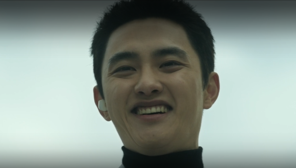 Main villain smiling with earpiece in dramatic scene from “Bad Prosecutor” K-drama