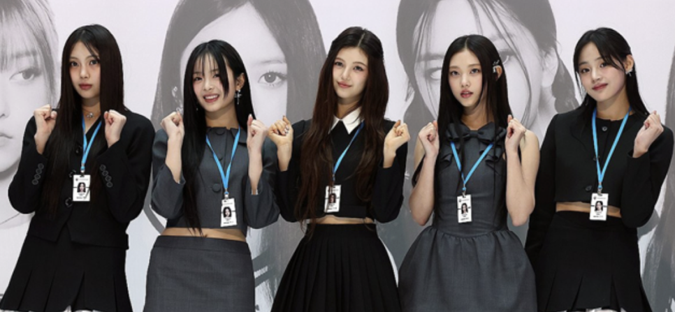NewJeans return to ADOR – All five members at press event wearing black and gray, making their powerful comeback official