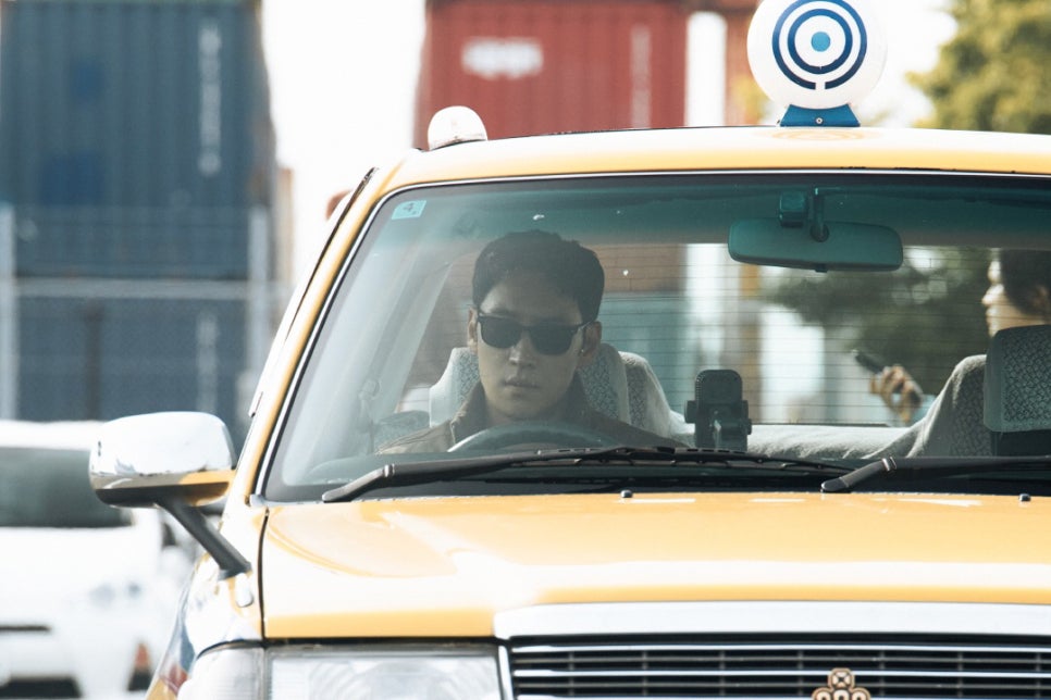 Lee Je Hoon as Kim Do Gi behind the wheel in SBS's Taxi Driver 3 with signature yellow taxi